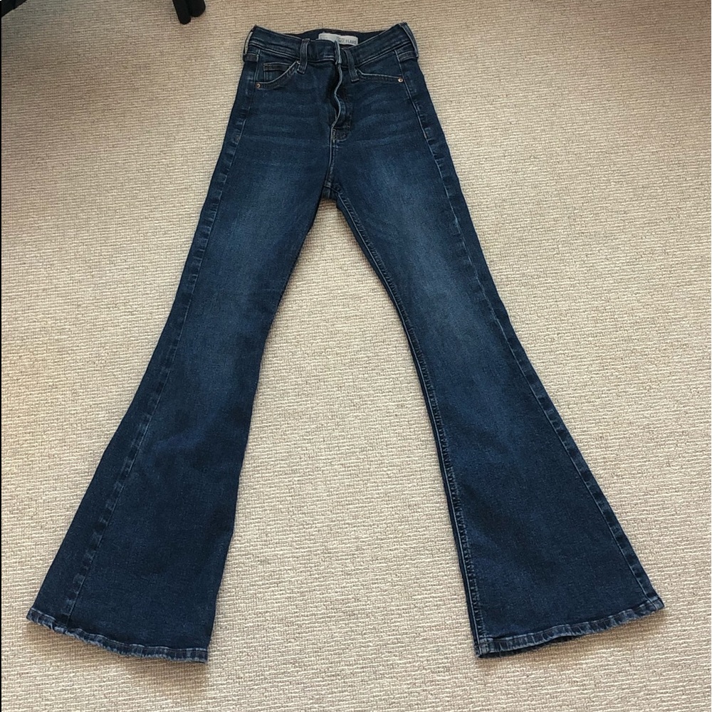 TOPSHOP dark wash flare jeans!!